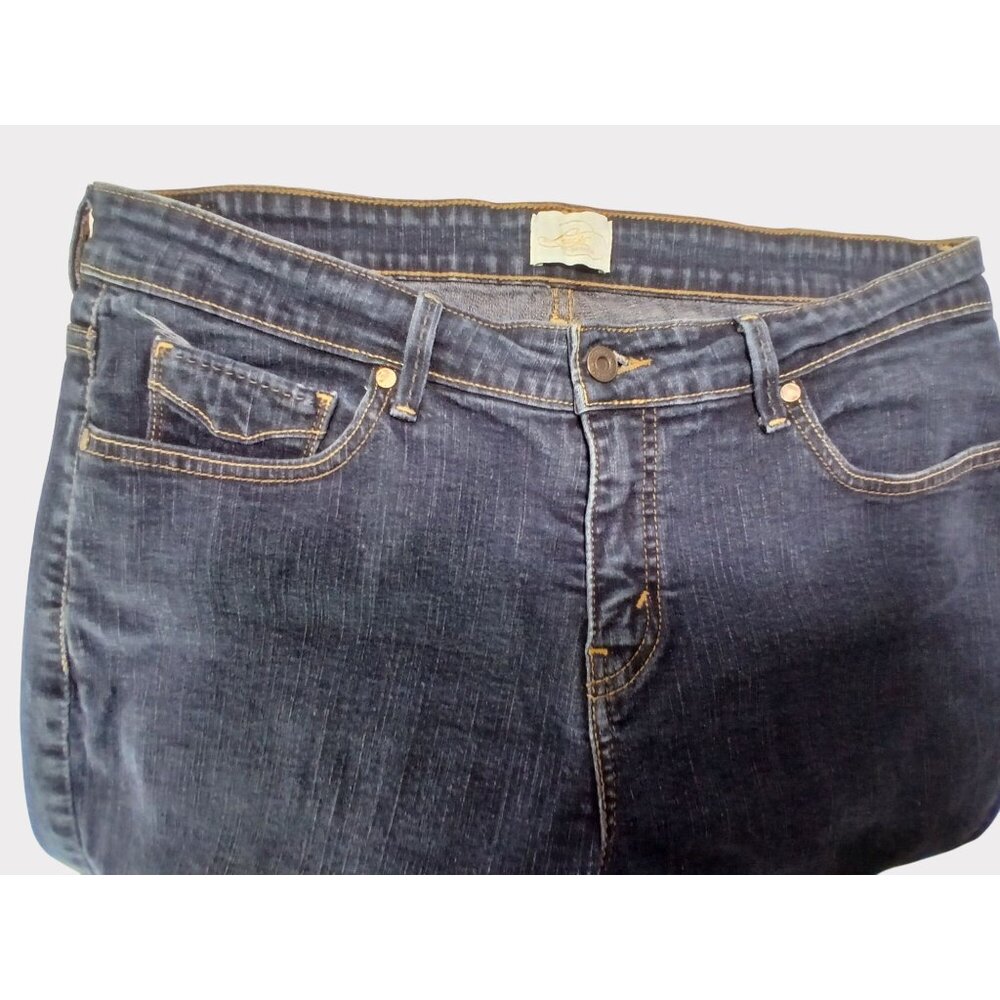 Levis Womens Denim Blue Jean Stretch Shorts Size 16 Flap Back Pockets Bermuda - Picture 2 of 15